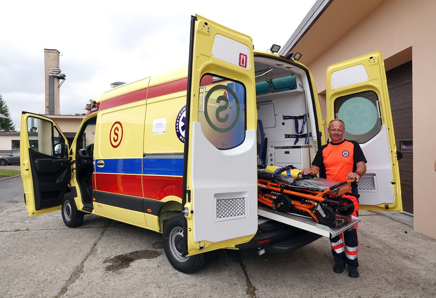 Nowa karetka w Sądeckim Pogotowiu Ratunkowym