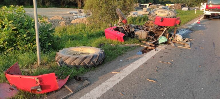 Jazowsko. Zderzenie samochodu z ciągnikiem rolniczym