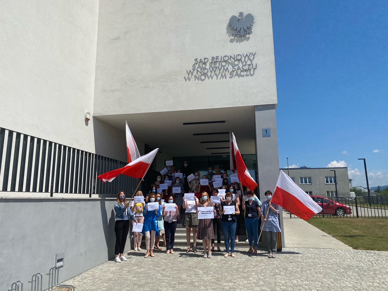 Pikieta pracowników administracji sądeckiego sądu