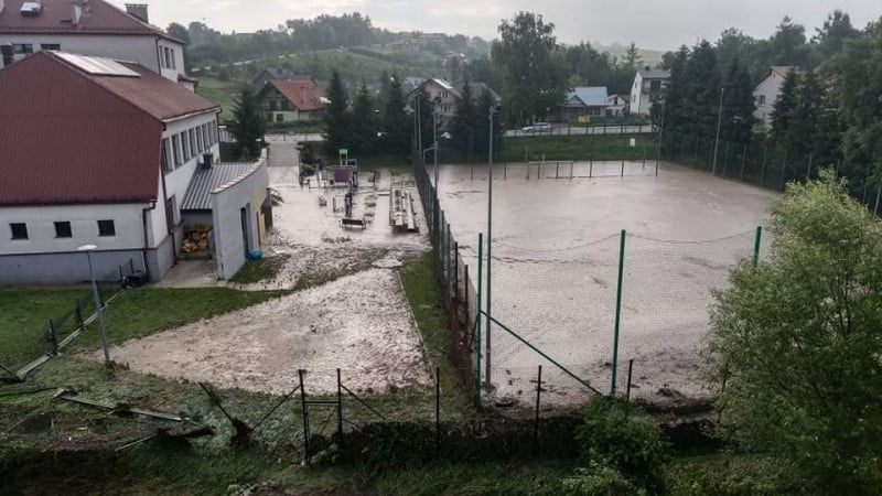 Nawałnice i powódź w gminie Korzenna