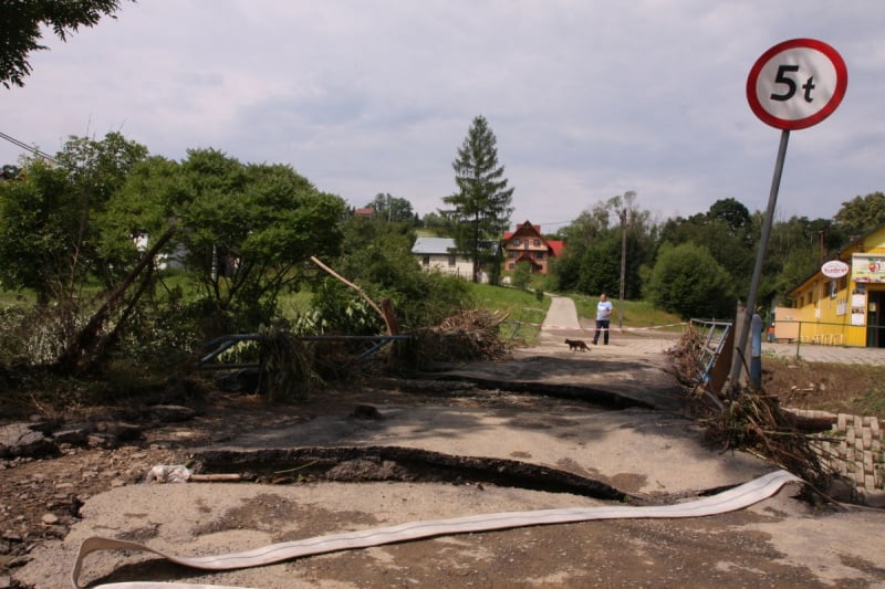 Nawałnice i powódź w gminie Korzenna