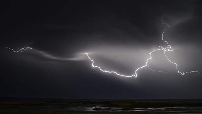 Nowy Sącz. Powódź błyskawiczna po nocnej nawałnicy. Piątkowa znów pod wodą