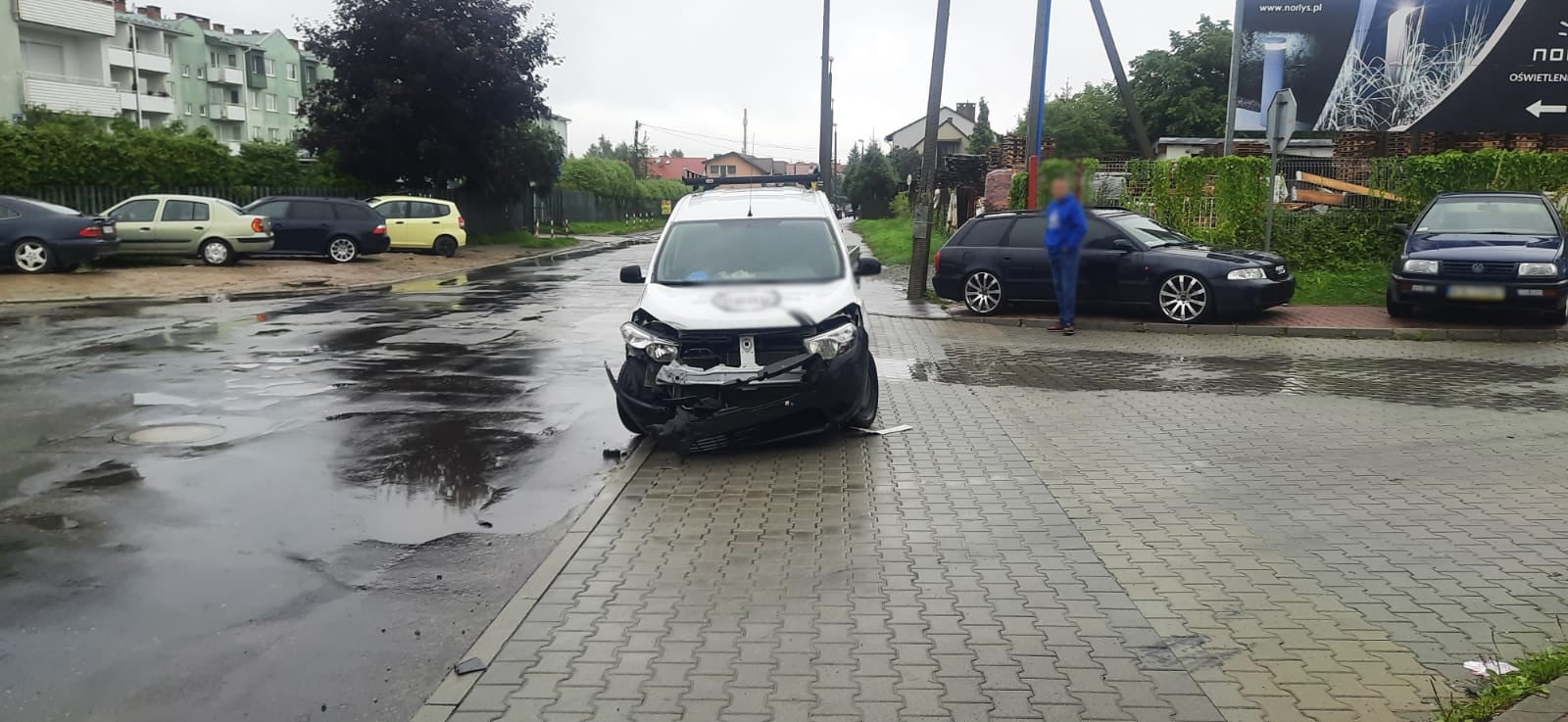 Zderzenie dwóch samochodów na ulicy Jana Pawła II w Nowym Sączu