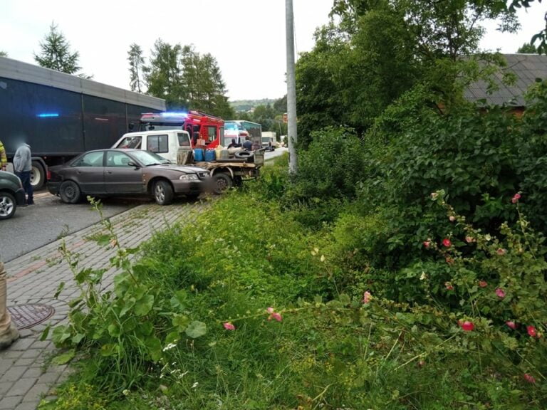 Dwa niebezpieczne zdarzenia. Droga w Librantowej zablokowana