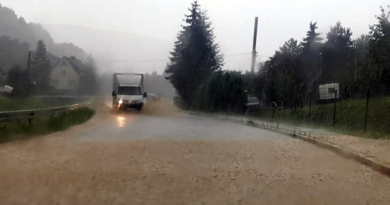 Oberwanie chmury nad Sądecczyzną. Drogi jak rzeki…