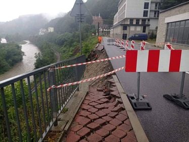 OSP Żegiestów, osunęcie się ziemi na tory, pociągi odwołane
