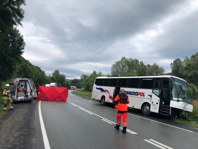 Witowice Górne. Wypadek autobusu Szwagropol z Toyotą. Nie żyje 48-latek i 51-latek. LPR
