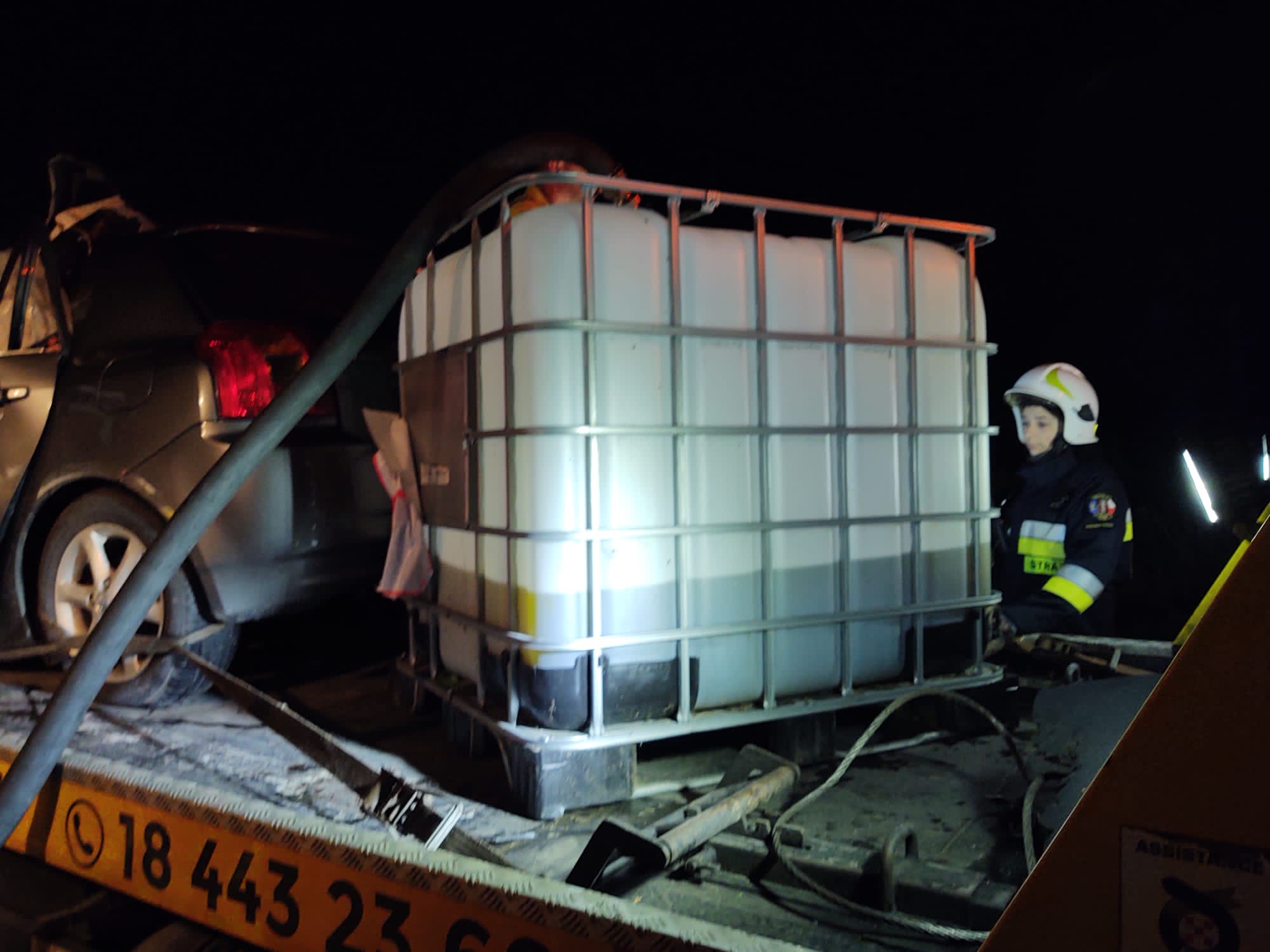 Wypadek autobusu i Toyoty w Witowicach Górnych. Nie żyje 48-latek i 51-latek, LPR