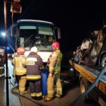 Wypadek autobusu i Toyoty w Witowicach Górnych. Nie żyje 48-latek i 51-latek, LPR