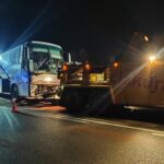 Wypadek autobusu i Toyoty w Witowicach Górnych. Nie żyje 48-latek i 51-latek, LPR
