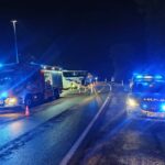 Wypadek autobusu i Toyoty w Witowicach Górnych. Nie żyje 48-latek i 51-latek, LPR