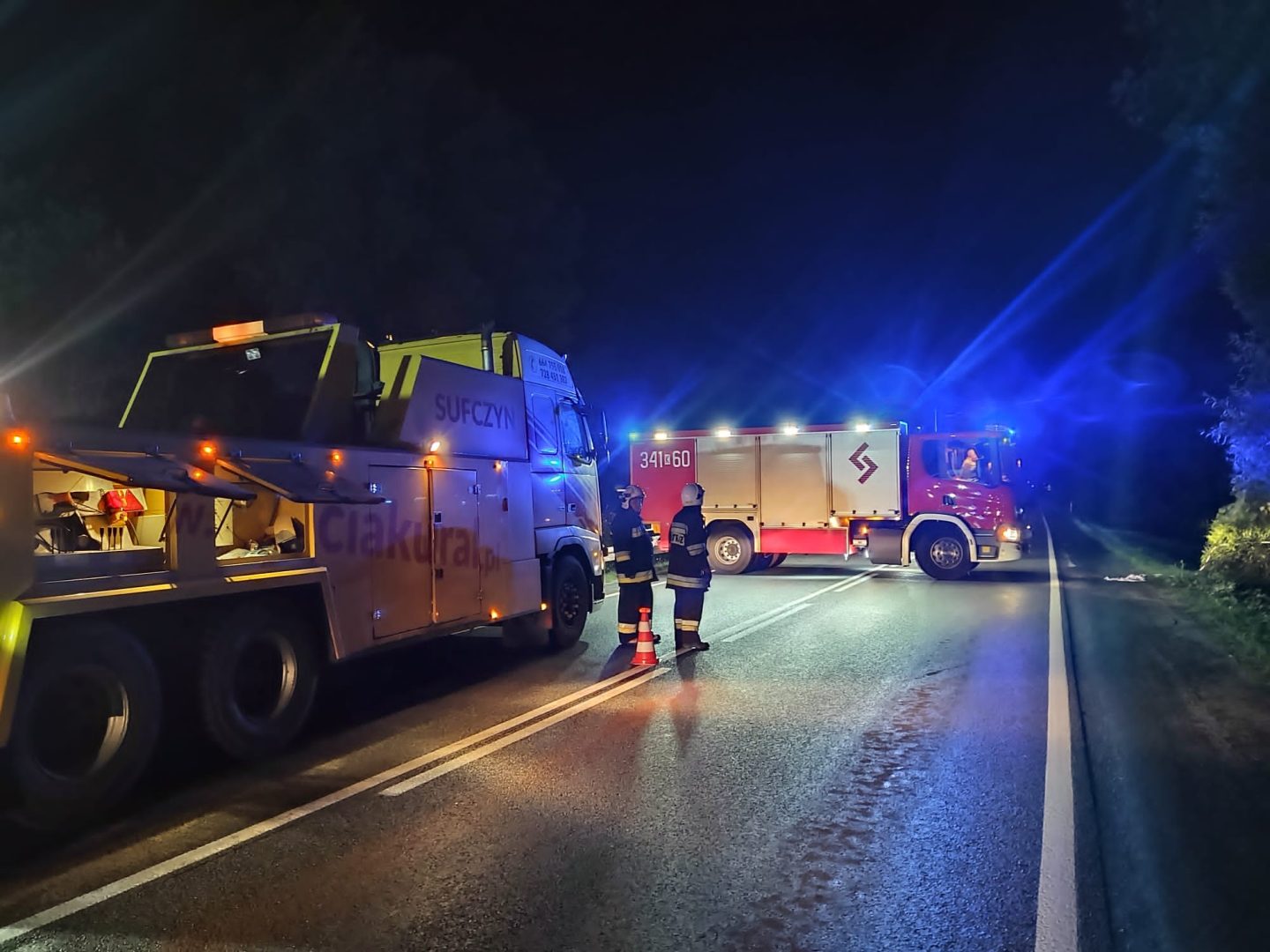 Wypadek autobusu i Toyoty w Witowicach Górnych. Nie żyje 48-latek i 51-latek, LPR