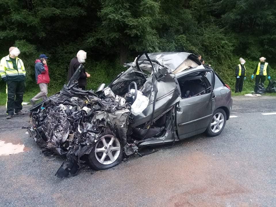 Wypadek autobusu i Toyoty w Witowicach Górnych. Nie żyje 48-latek i 51-latek, LPR