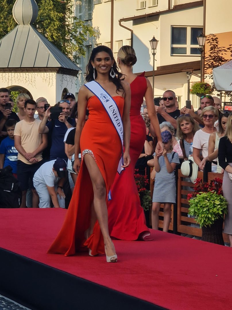 POKAZ MISS SUPRANATIONAL NA MUSZYŃSKIM RYNK (139)