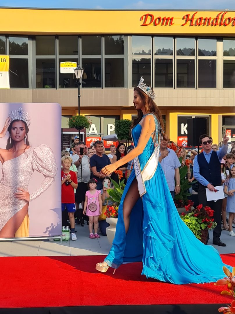 POKAZ MISS SUPRANATIONAL NA MUSZYŃSKIM RYNK (139)