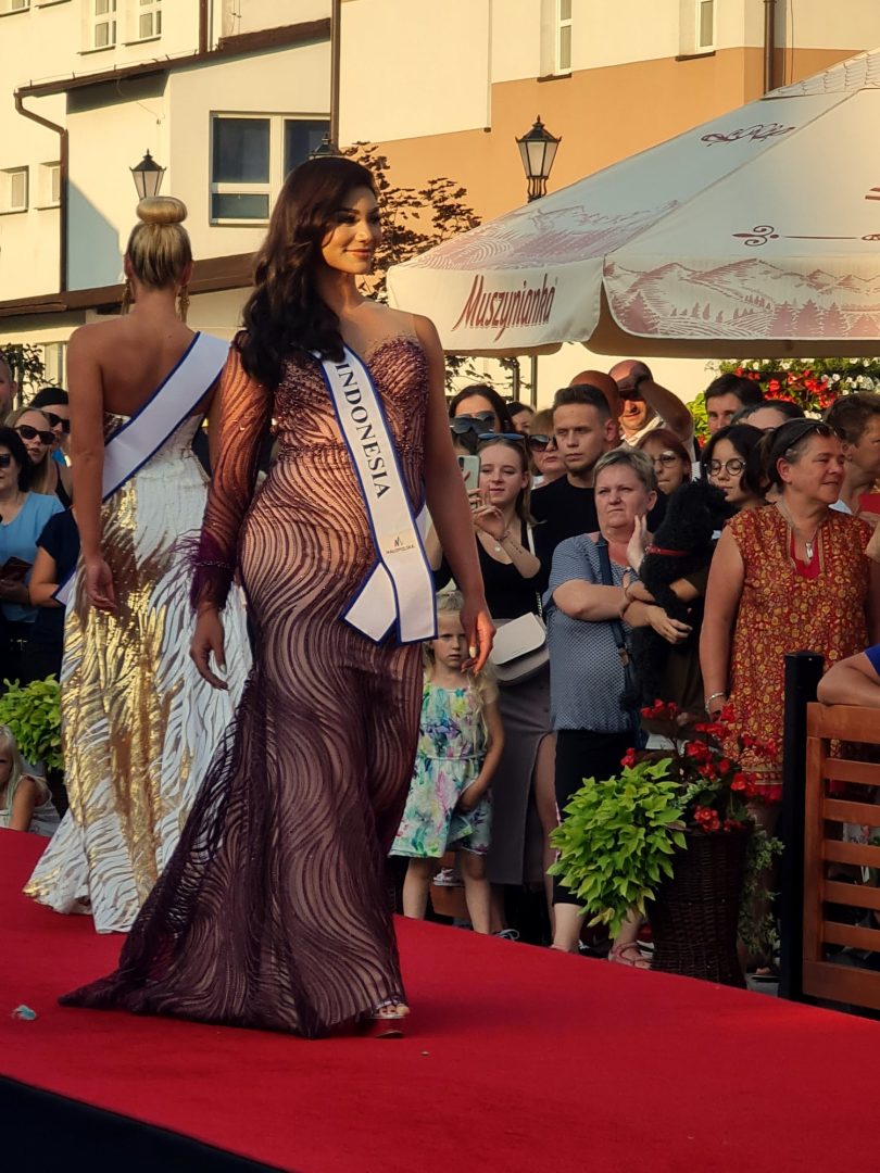 POKAZ MISS SUPRANATIONAL NA MUSZYŃSKIM RYNK (139)