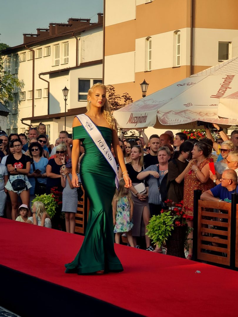 POKAZ MISS SUPRANATIONAL NA MUSZYŃSKIM RYNK (139)