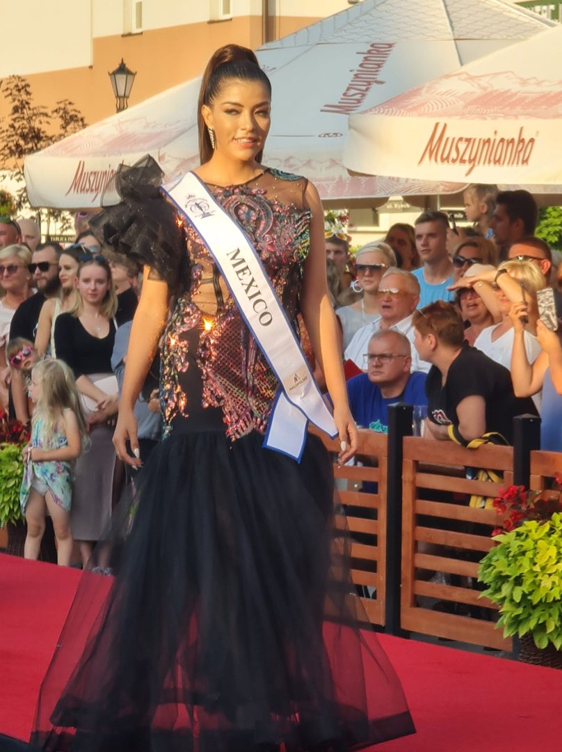 POKAZ MISS SUPRANATIONAL NA MUSZYŃSKIM RYNK (139)