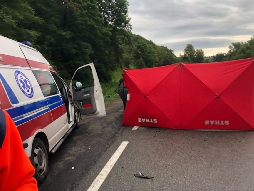 Witowice Górne. Wypadek autobusu Szwagropol z Toyotą. Nie żyje 48-latek i 51-latek. LPR