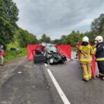 Wypadek autobusu i Toyoty w Witowicach Górnych. Nie żyje 48-latek i 51-latek, LPR
