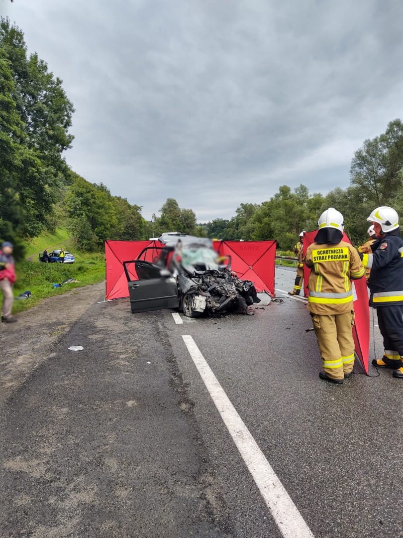 Witowice Górne. Wypadek autobusu Szwagropol z Toyotą. Nie żyje 48-latek i 51-latek. LPR