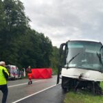 Wypadek autobusu i Toyoty w Witowicach Górnych. Nie żyje 48-latek i 51-latek, LPR
