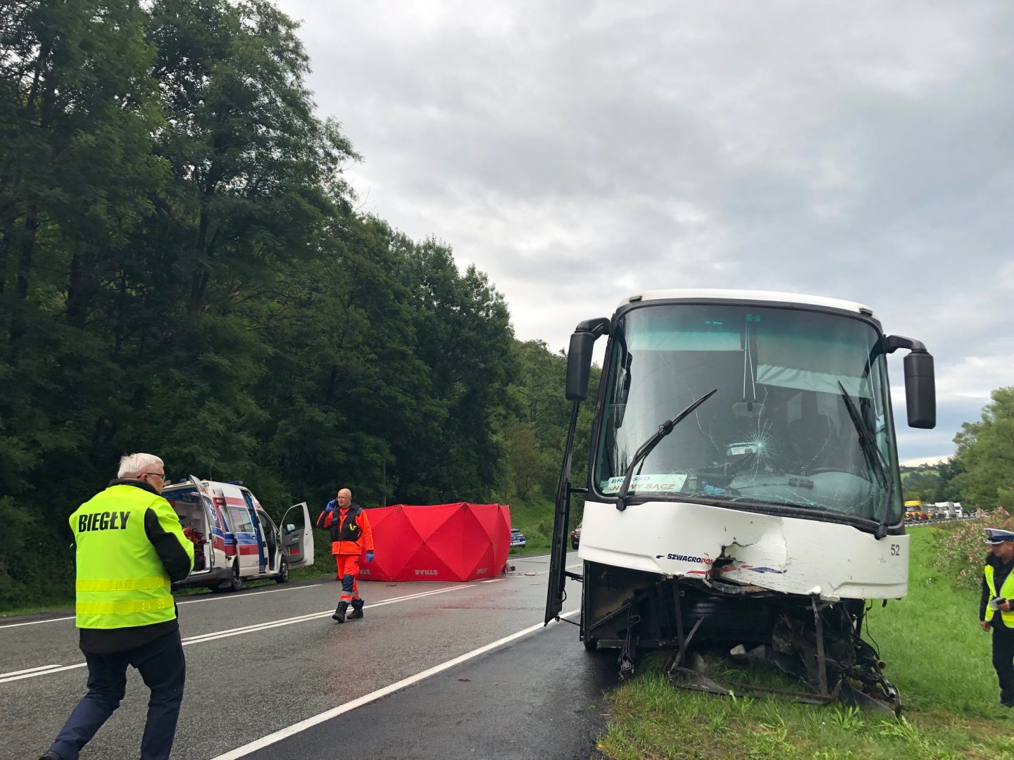 Witowice Górne. Wypadek autobusu Szwagropol z Toyotą. Nie żyje 48-latek i 51-latek. LPR