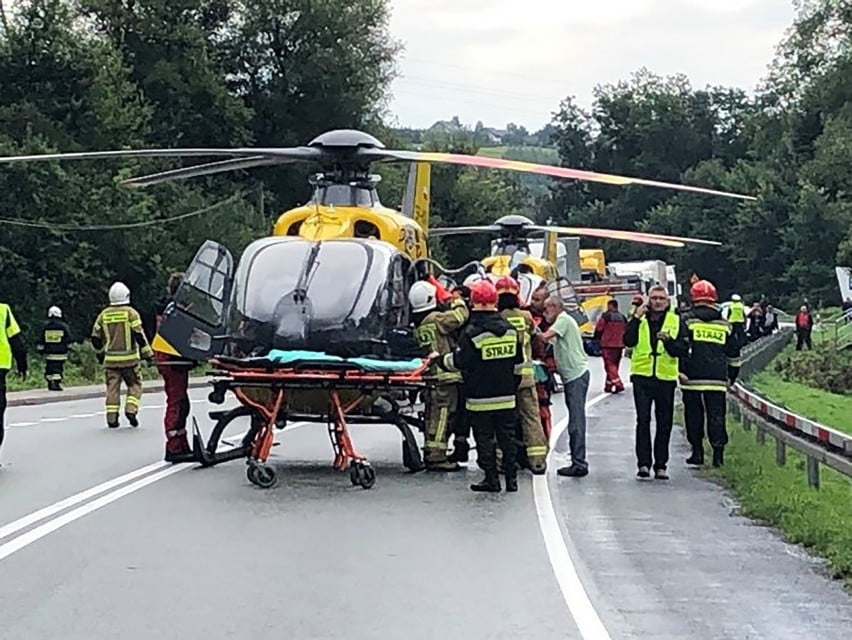 Witowice Górne. Wypadek autobusu Szwagropol z Toyotą. Nie żyje 48-latek i 51-latek. LPR