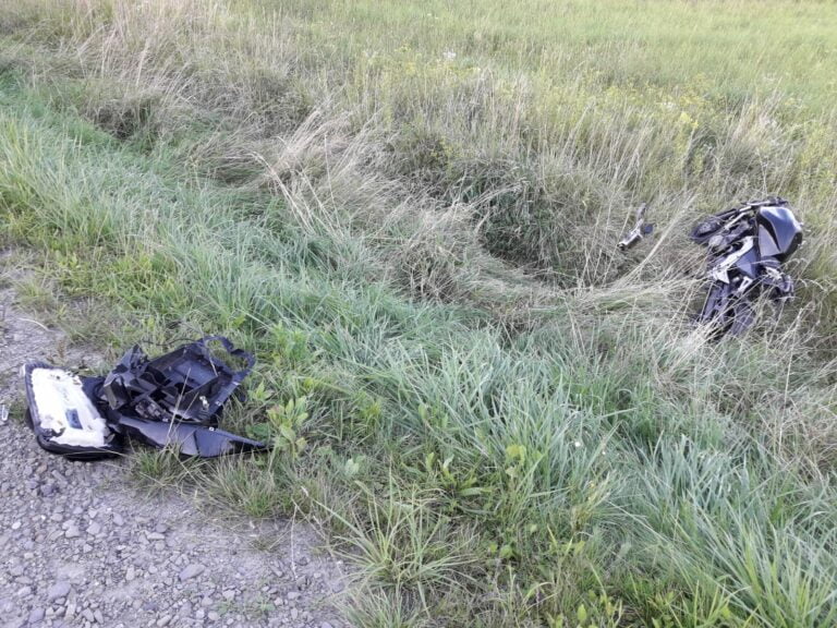 Podrzecze. Dwie osoby poszkodowane w wypadku motocykla