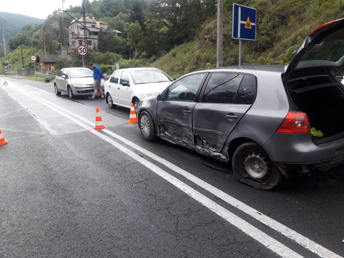 Zderzenie trzech samochodów w Żegiestowie