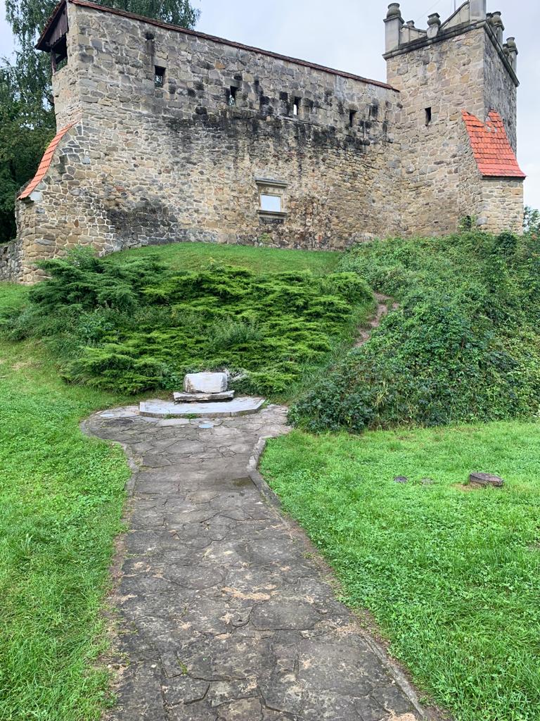 Nowy Sącz. Sikający rycerzyk zniknął w nocy spod zamku