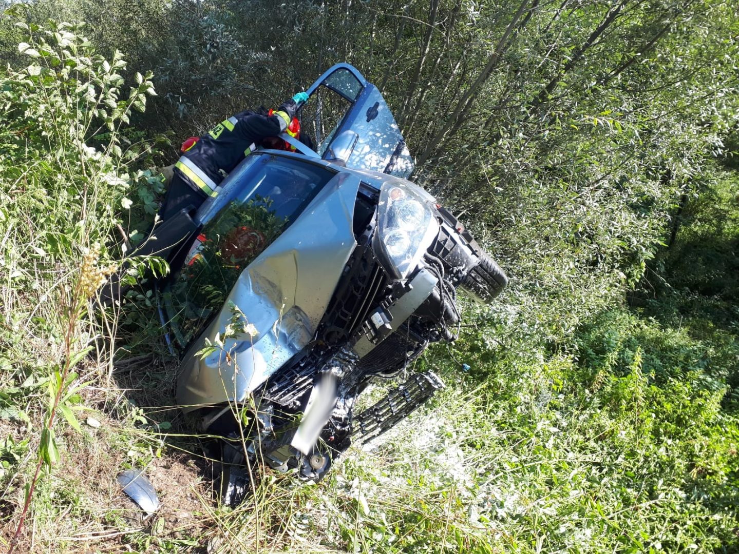 Naszacowice - samochód wypadł z drogi