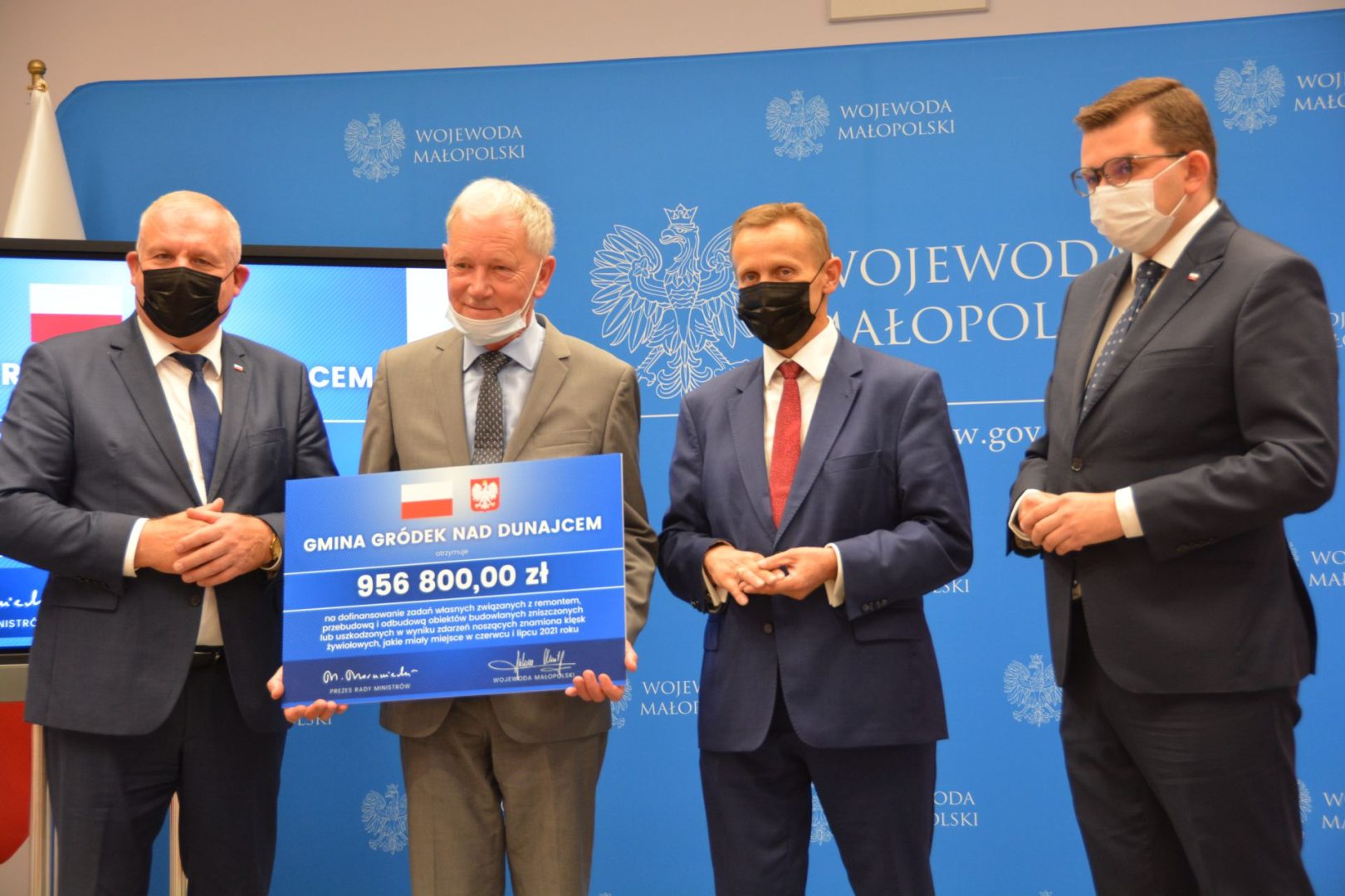 Przekazanie symbolicznych czeków dla samorządowców - 23.09.2021
