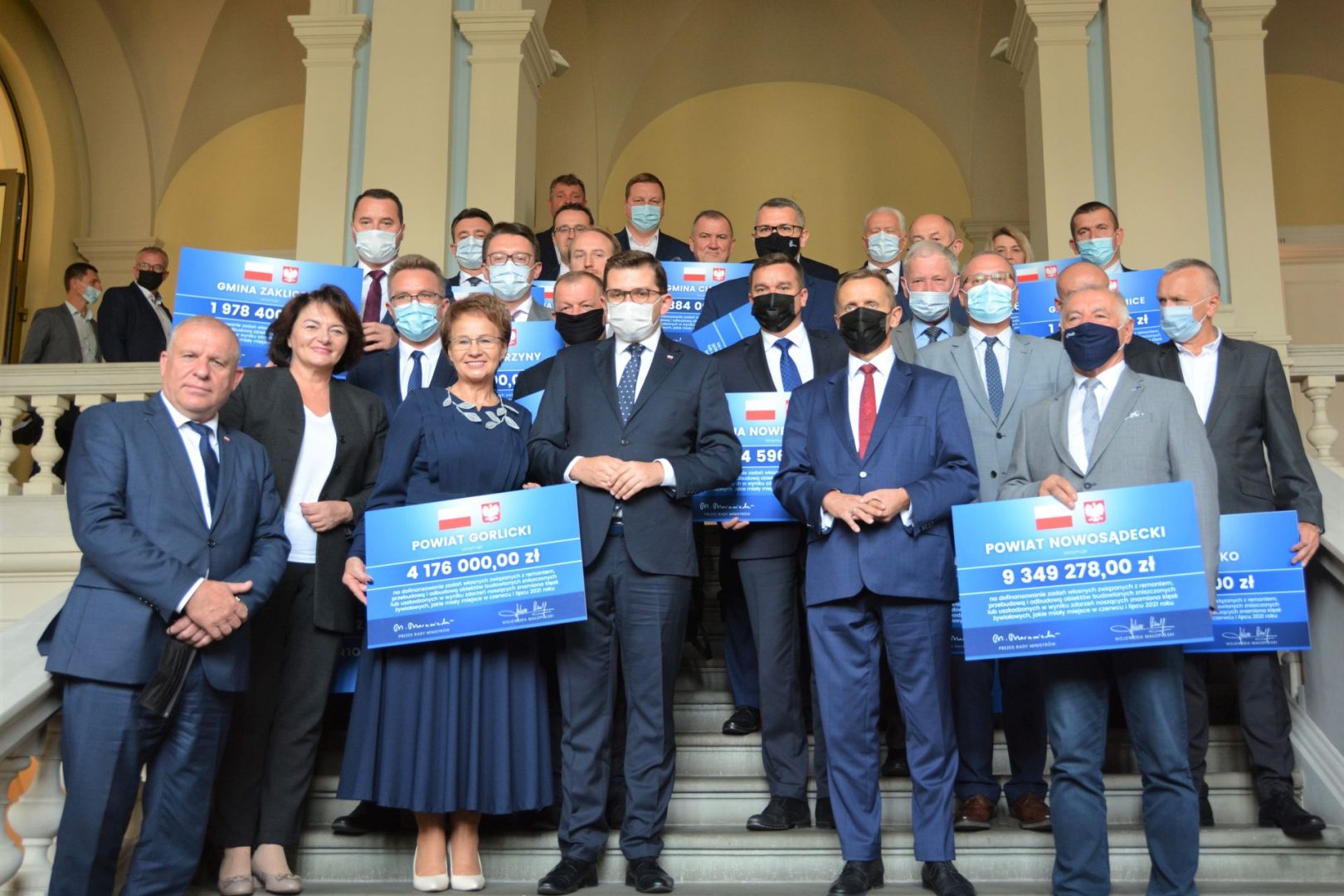 Przekazanie symbolicznych czeków dla samorządowców - 23.09.2021
