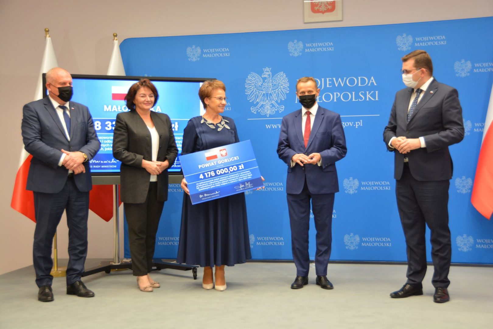 Przekazanie symbolicznych czeków dla samorządowców - 23.09.2021