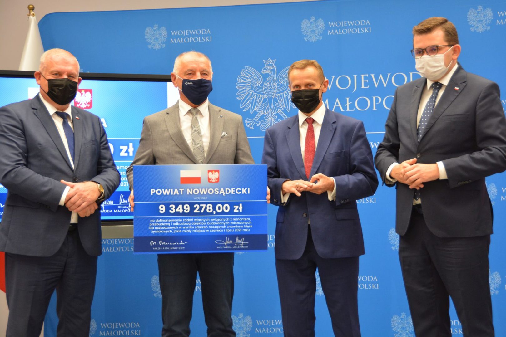 Przekazanie symbolicznych czeków dla samorządowców - 23.09.2021