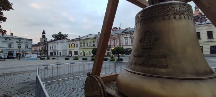 Replika dzwonu Zygmunt w Nowym Sączu