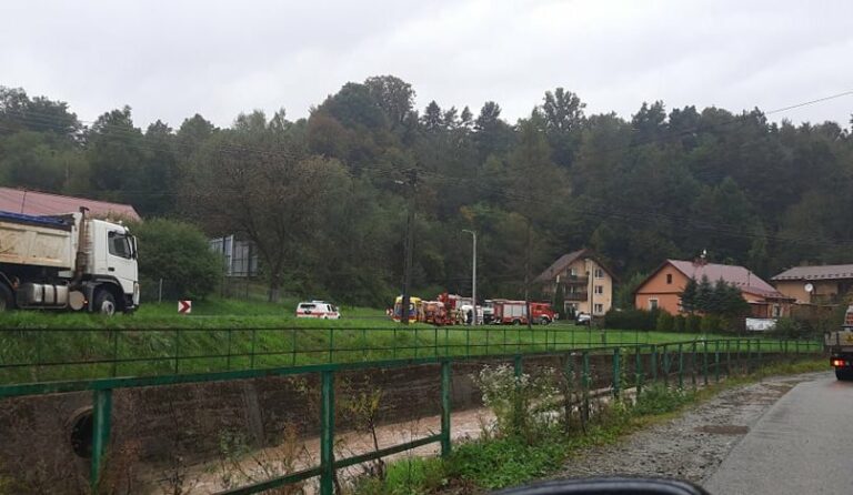 Nowy Sącz. Zderzenie osobówki z autem ciężarowym na ul. Barskiej