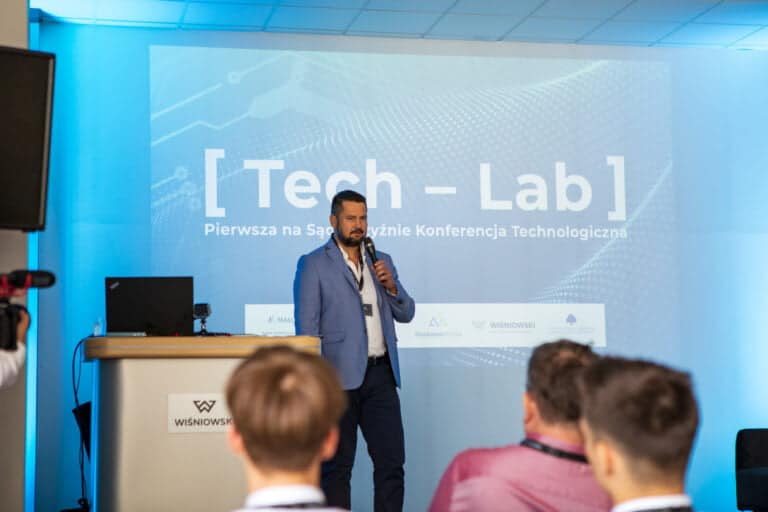 „Dzisiejsze spotkanie to kolejny krok do rozwoju” – Tomasz Długopolski. Konferencja technologiczna „Tech-Lab” [WIDEO].