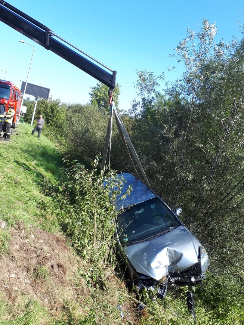 Naszacowice - samochód wypadł z drogi