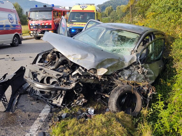 Tęgoborze. Zderzenie osobówki z autokarem