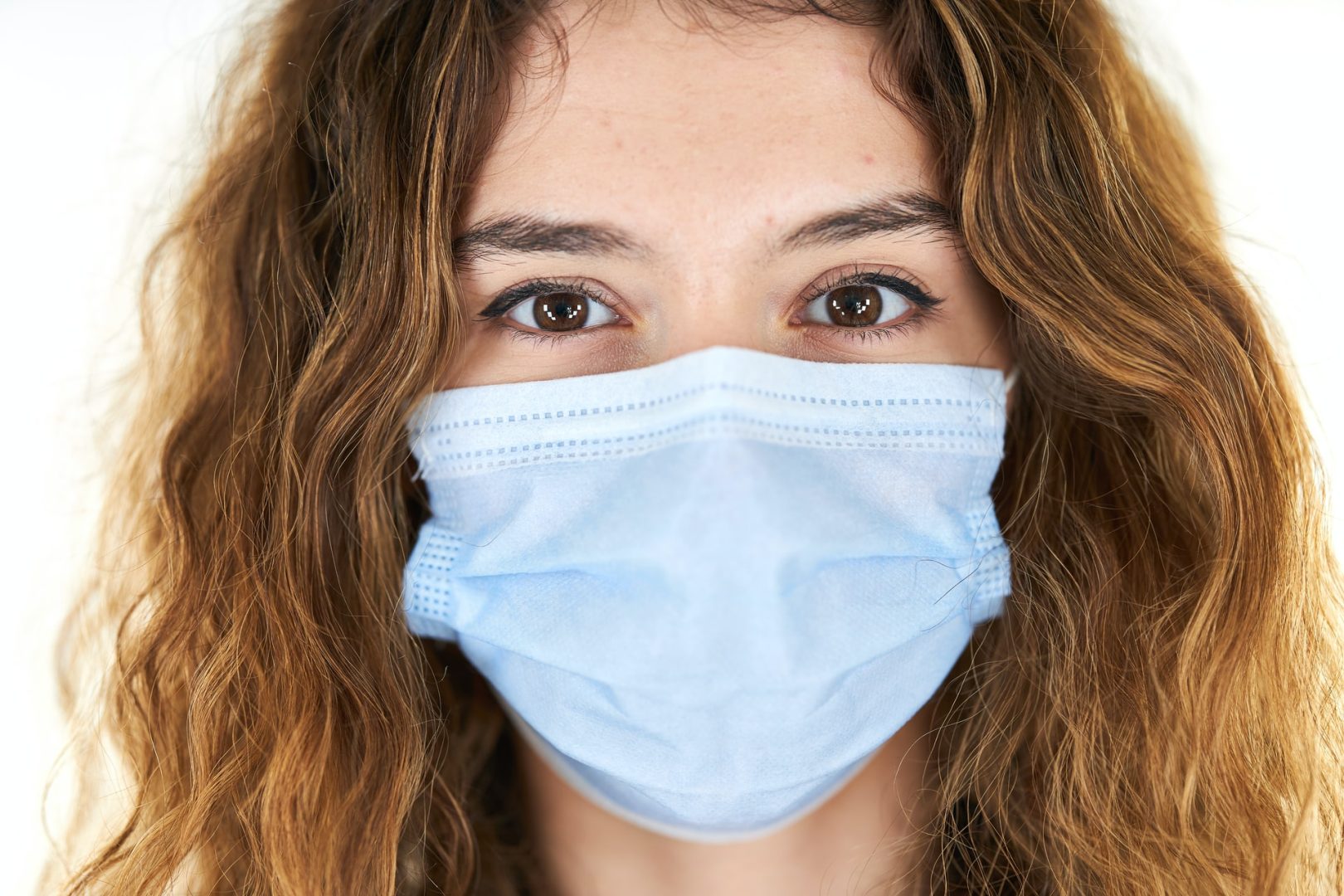 Osoba w maseczce ochronnej