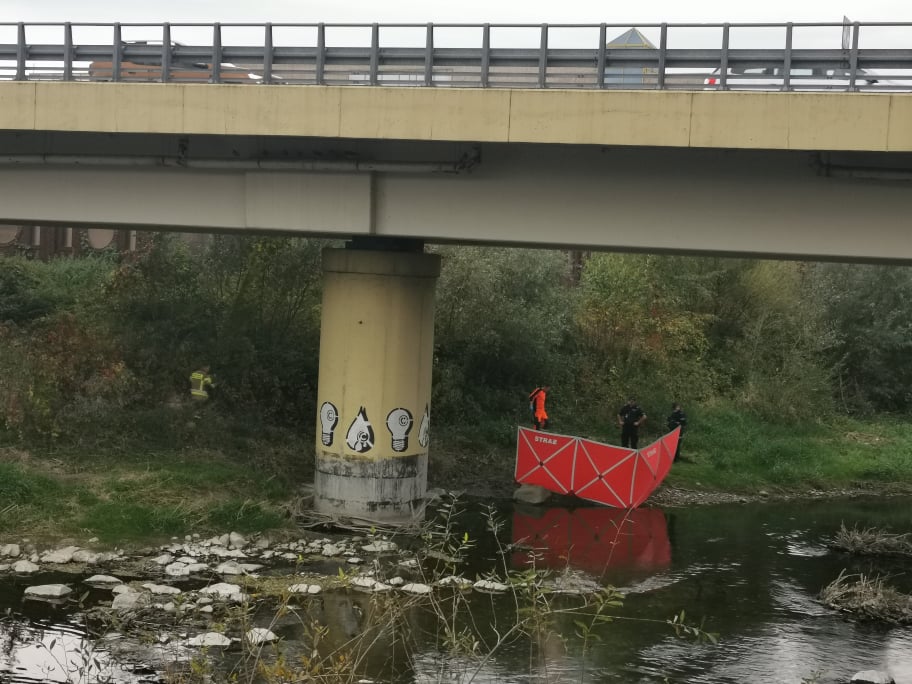 Nowy Sącz, straż pożarna, Policja, Kamienica, ul Tarnowska, ciało, pogotowie ratunkowe