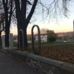 ogrodzenie starego cmentarza