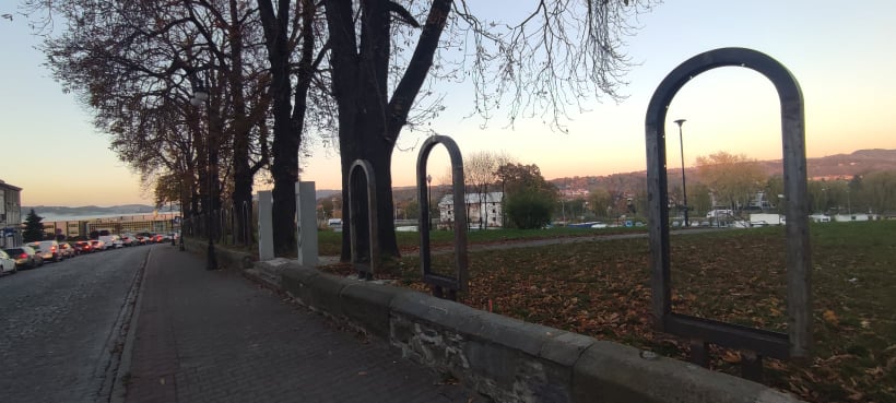ogrodzenie starego cmentarza
