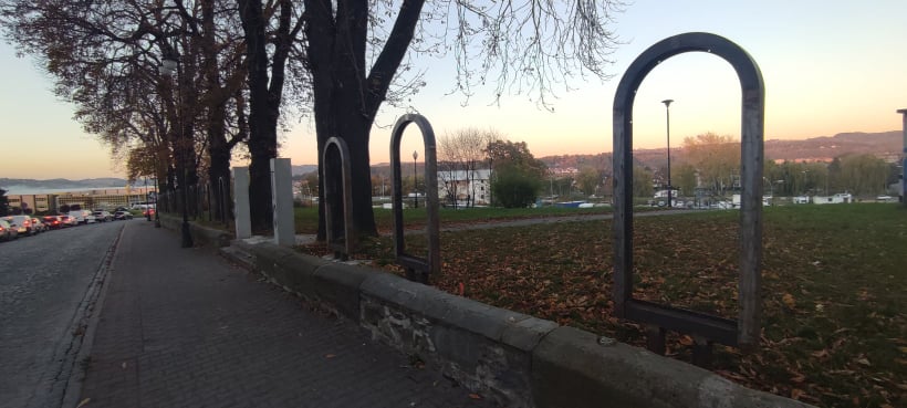 ogrodzenie starego cmentarza