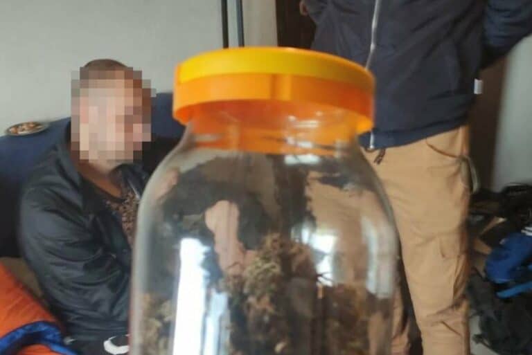 Zatrzymali go, bo miał trafić do więzienia. Wygląda na to, że posiedzi dłużej