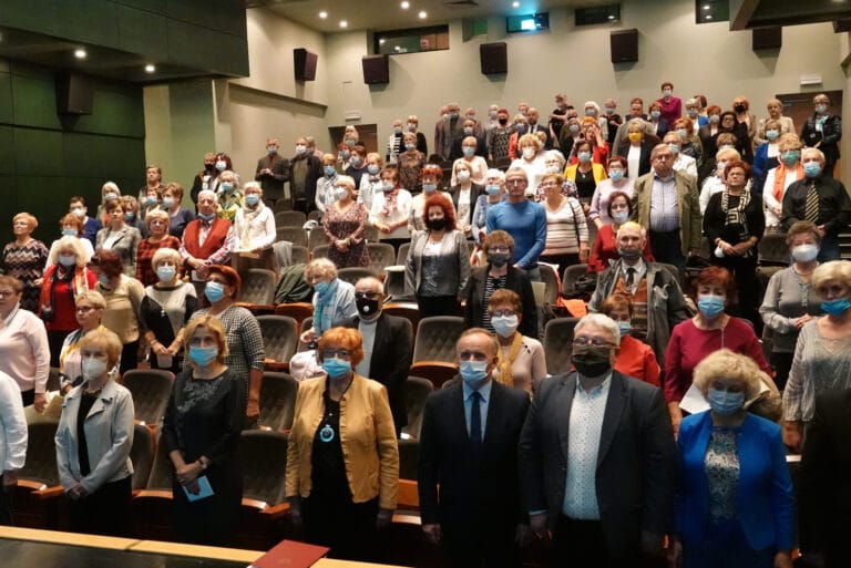 Słuchacze Sądeckiego Uniwersytetu Trzeciego Wieku zainaugurowali kolejny rok akademicki