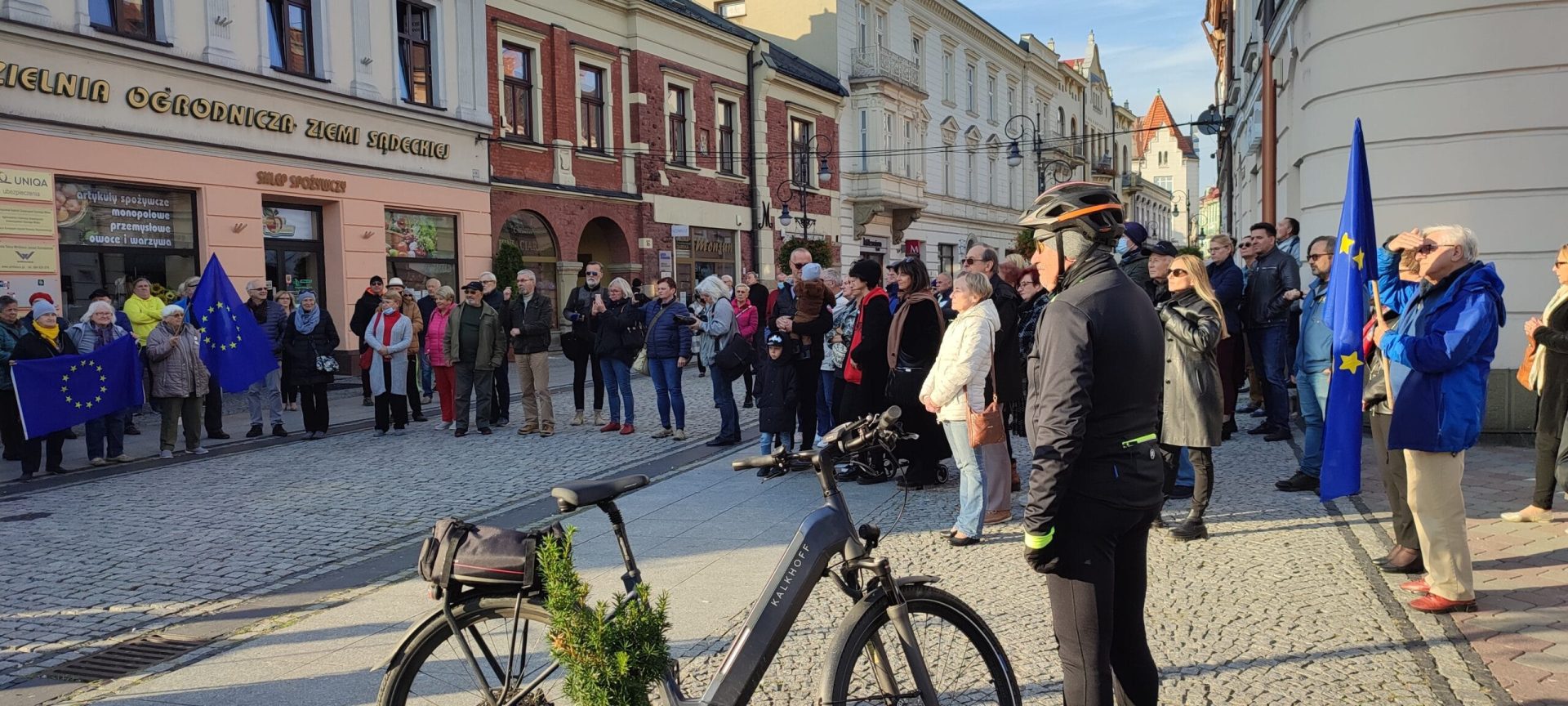 Antyrządowa demonstracja w Nowym Sączu, protest w obronie obecności Polski w UE