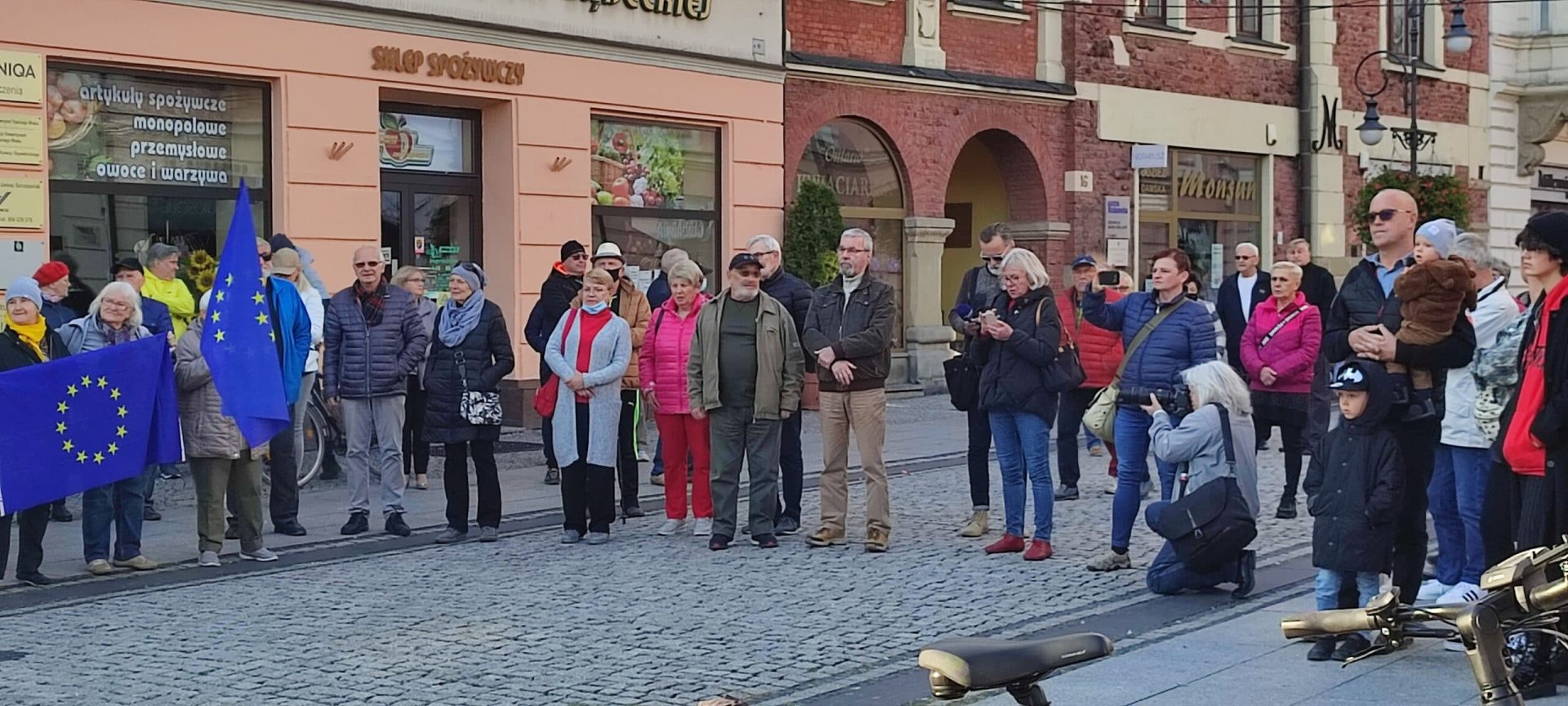 Antyrządowa demonstracja w Nowym Sączu, protest w obronie obecności Polski w UE